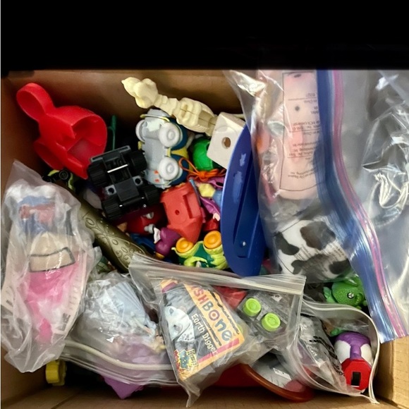 VINTAGE MYSTERY surprise 🎁 TOY BOX- 12 Random collectible Toys, some FULL SIZE - Picture 7 of 15